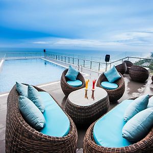 Yarra Ocean Suites Danang